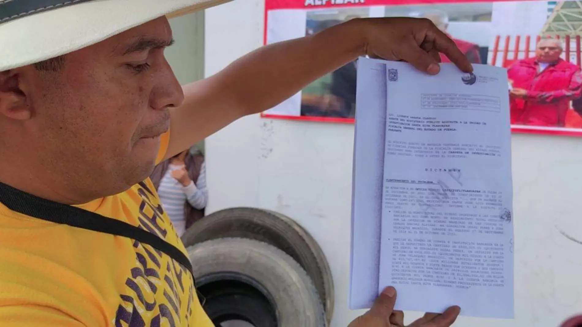 Manifestantes de Tlahuapan por falta de pago tras la construcción de la México-Puebla